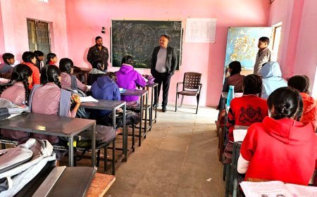 कलेक्टर  भास्कर लाक्षाकार ने किया शासकीय विद्यालयों का आकस्मिक निरीक्षण