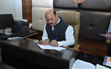 नवागत कलेक्टर राजेश बाथम ने किया पदभार ग्रहण।