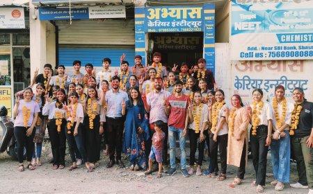 अभ्यास में NEET की तैयारी कर रहे विद्यार्थीयों ने 12वीं बोर्ड के रिजल्ट में मारी बाजी