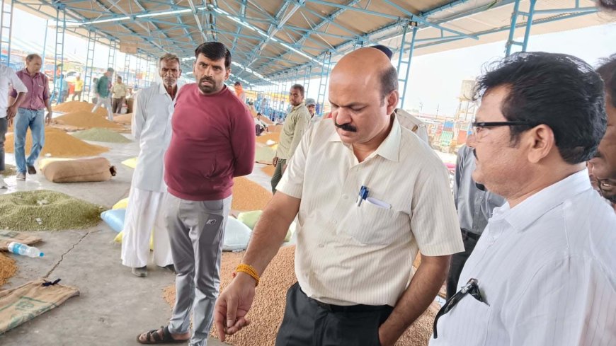 कलेक्टर बाथम ने किया मंडी का निरीक्षण :मंडी में व्याप्त गंदगी दूषित पेयजल देख कर  नाराज हुए कलेक्टर : मंडी  सचिव को व्यवस्था सुधरे के दिए सख्त निर्देश