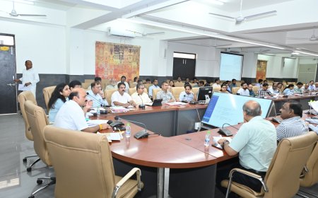 कलेक्टर के सख्त निर्देश :खीरपुर-केलकच्छ मार्ग पर माही पुल की तत्काल मरम्मत की जाए : पुल पर दुर्घटना हुई तो विभागीय अधिकारी के विरुद्ध होगी एफआईआर