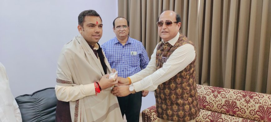 फार्मेसी कॉउंसिल ऑफ इंडिया के अध्यक्ष मोंटू पटेल का राॅयल काॅलेज कैम्पस में चेयरमैन गुगालिया ने किया स्वागत