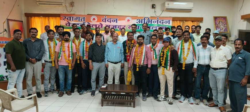 वेस्टर्न रेल्वे मज़दूर संघ कर्मचारी हित में निरंतर कार्यो करता रहा हैं और आगे भी कर्मचारियों की जायज मांगों के लिये सदैव संघर्ष करता रहेगा