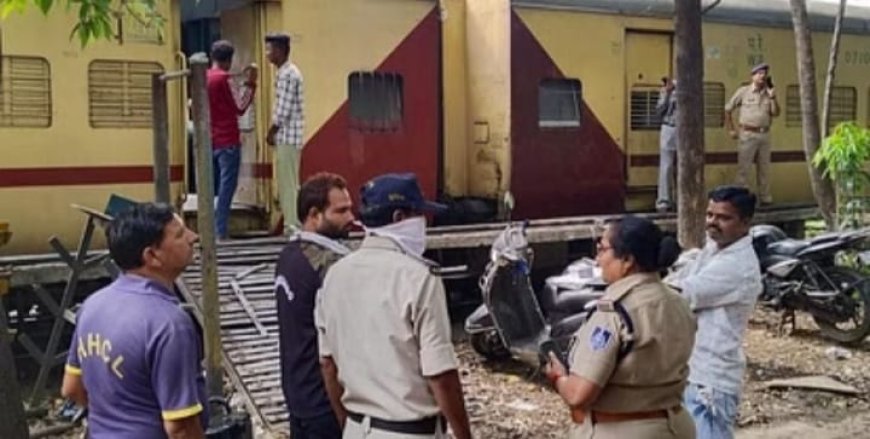 इंदौर रेलवे स्टेशन का मामला : इंदौर में ट्रेन की बर्थ के नीचे दो बैग में मिली महिला की दो टुकड़ों में लाश : पुलिस जांच में जुटी