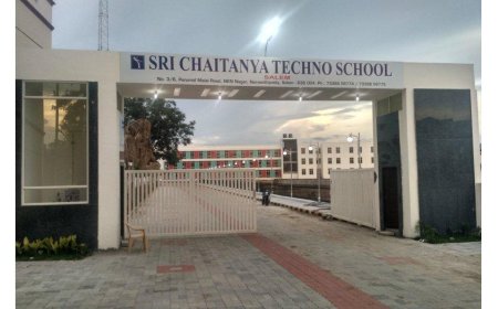 कलेक्टर बाथम के निर्देश पर चैतन्य टेक्नो स्कूल के विरुद्ध कार्रवाई  : स्कूल द्वारा नियम विरुद्ध विक्रय की जा  रही पाठ्य पुस्तके, स्कूल ड्रेस आदि जप्त