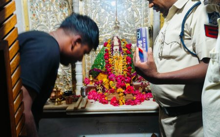 सैलाना : मोहर्रम पर्व के कारण बीती रात पुलिस सुरक्षा व्यवस्था में जुटी रही उधर चोरों ने महालक्ष्मी मंदिर में लगाई सेंध : छह माह में दूसरी बार मंदिर में हुए चोरी