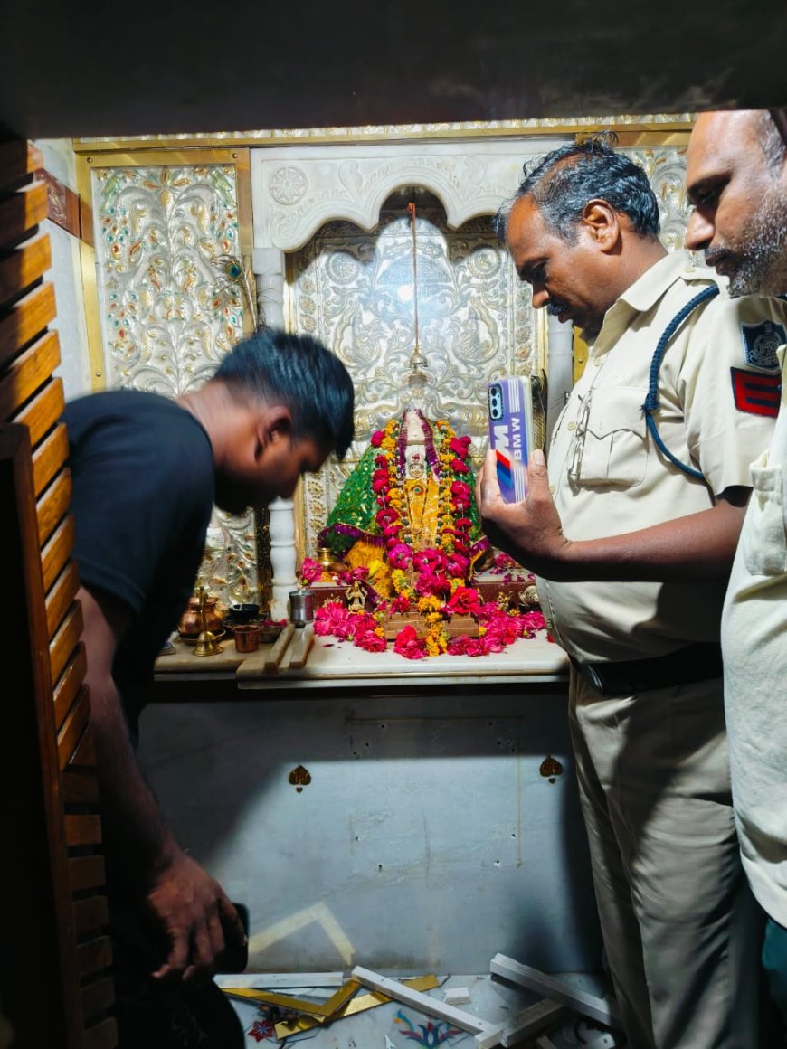 सैलाना : मोहर्रम पर्व के कारण बीती रात पुलिस सुरक्षा व्यवस्था में जुटी रही उधर चोरों ने महालक्ष्मी मंदिर में लगाई सेंध : छह माह में दूसरी बार मंदिर में हुए चोरी