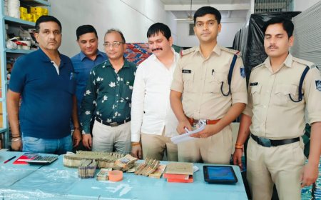 मजदूर की ईमानदारी : चांदनी चौक क्षेत्र में हम्मालो को मिला रूपयो से भरा बैग : सूचना पर पुलिस द्वारा रुपए से भरे बैग को किया जब्त, चोरी या किसी अपराध का रुपया होने के पहलू पर पुलिस कर रही जांच