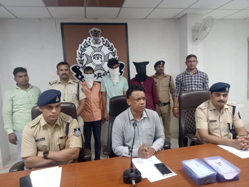 थाना शिवगढ़ अंतर्गत मिले तालाब से अज्ञात महिला के शव का मामला : हत्या कर तालाब में फेंकी थी लाश : कर्ज के रुपए मांगने पर कर दी महिला की हत्या : तीन आरोपी गिरफ्तार