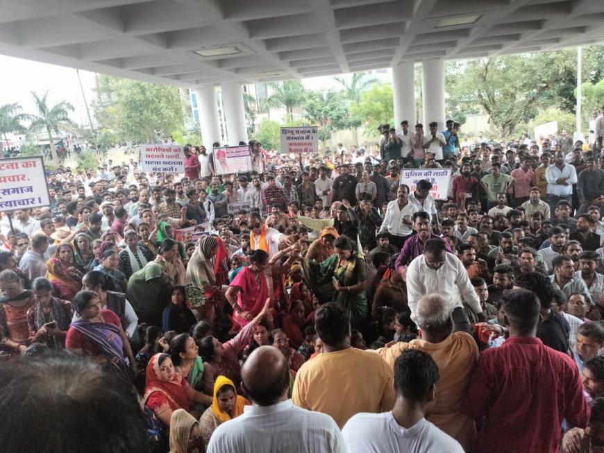 सर्व हिंदू समाज ने मौन जुलूस निकाल कर सौंपा ज्ञापन : घटनाक्रम की निष्पक्ष जांच और पुलिसकर्मी पर प्रकरण दर्ज करने की भी मांग