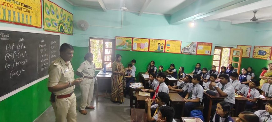 साईश्री स्कूल में हुई शर्मनाक घटना के बाद रतलाम पुलिस द्वारा जिले के स्कूलों में बच्चों की सुरक्षा के मापदंड जांचे : बच्चों को गुड टच बेड टच के प्रति किया जा रहा जागरूक