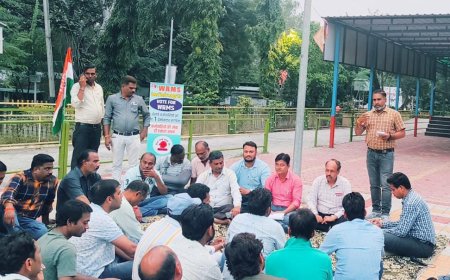 वेस्टर्न रेलवे मजदूर संघ की बैठक  में रनिंग स्टॉफ की समस्याओं पर हुई चर्चा : समस्या हल नहीं होने पर कर्मचारी बैठेंगे भूख हड़ताल पर मण्डलमंत्री अभिलाष नागर ने रेल प्रशासन को दी चेतावनी