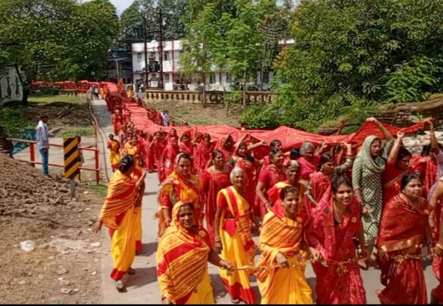 कालिका माता को चढ़ाई 551 फिट लंबी चुनरी, दीनदयाल नगर स्थित श्री पंचमुखी हनुमान मंदिर से निकली यात्रा