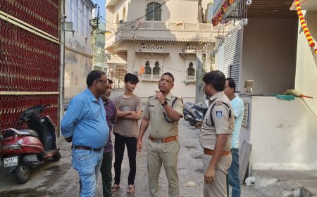 दिनदहाड़े बदमाशों ने महिला के गले से चैन खींची  :  सीसीटीवी कैमरे में बाइक से भागते हुए कैद हुए आरोपी :  पुलिस आरोपियों की तलाश में जुटी