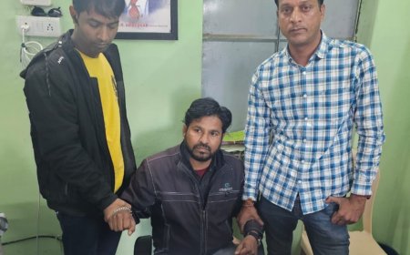 नामली तहसील न्यायालय में पदस्थ क्लर्क प्रकाश पलासिया को लोकायुक्त पुलिस उज्जैन ने रिश्वत लेते हुए रंगे हाथों किया गिरफ्तार : जमीन नामांतरण विवाद में मांगी थी 50000 की रिश्वत