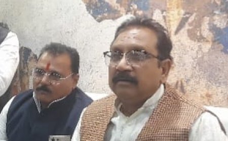 प्रभारीमंत्री का सख्त कदम : आम जनता की सही सुनवाई और सम्मान मिलना चाहिए : अधिकारियों ने समय पर जनता का काम नहीं किया तो अधिकारी से बाबू बन जाओगे : नायब तहसीलदार को मिली सजा