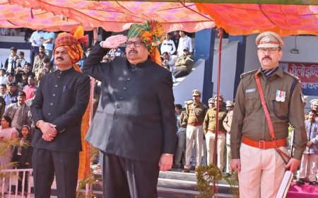 रतलाम जिले में गणतंत्र दिवस हर्षोल्लास के साथ मनाया गया : मुख्य समारोह में सूक्ष्म, लघु,मध्यम उद्यम मंत्री श्री चैतन्य काश्यप ने ध्वजारोहण कर परेड की सलामी ली