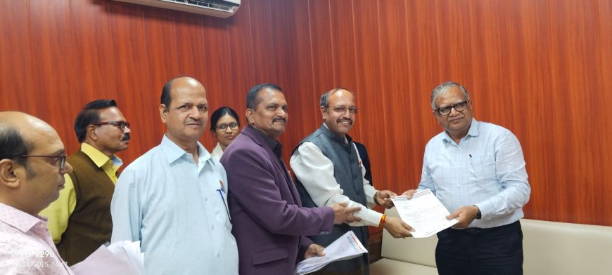 वेरे मजदूर संघ ने महाप्रबंधक परे को कर्मचारियों की मांगो एवं समस्याओ का ज्ञापन सौपा