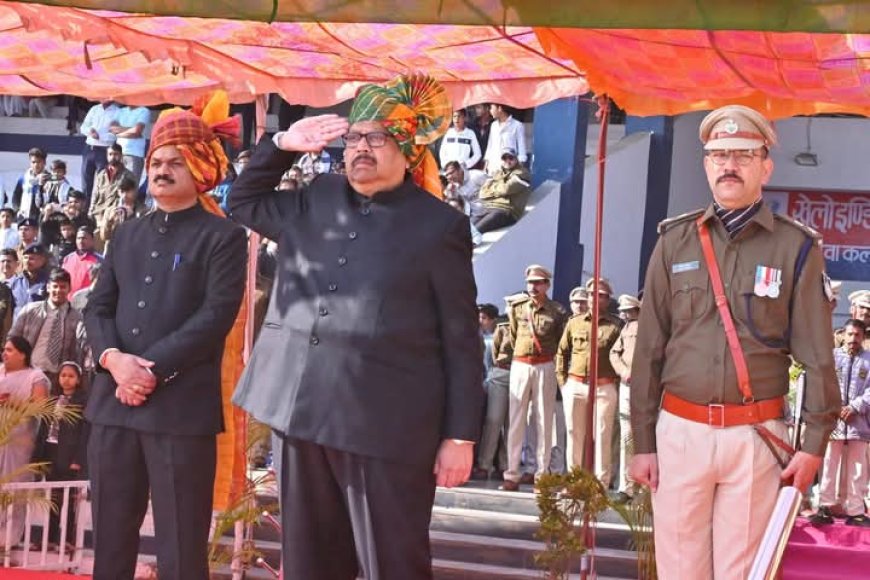 रतलाम जिले में गणतंत्र दिवस हर्षोल्लास के साथ मनाया गया : मुख्य समारोह में सूक्ष्म, लघु,मध्यम उद्यम मंत्री श्री चैतन्य काश्यप ने ध्वजारोहण कर परेड की सलामी ली