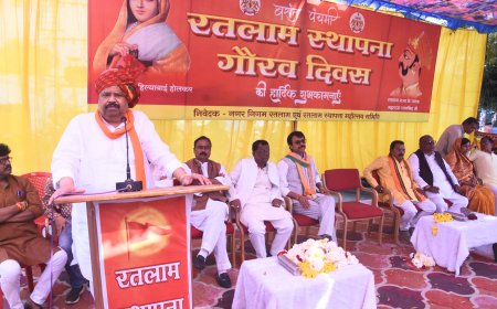 स्थापना दिवस धूमधाम से मनाया : रतलाम राज्य के जनक महाराजा रतनसिंह जी की प्रतिमा पर माल्यापर्ण कर आतिशबाजी कर बांटी मिठाई : कैबिनेट मंत्री चेतन्य काश्यप और महापौर प्रहलाद पटेल के आतिथ्य में हुआ समारोह