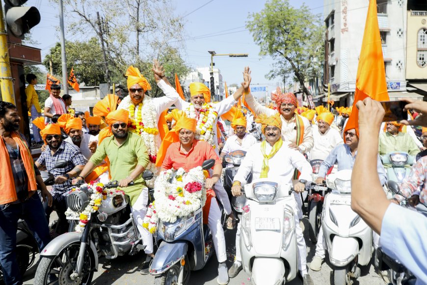 भोलेनाथ के जयकारों से गूंजा शहर :  निकली भव्य साफा रैली : केसरिया ध्वज हाथों में थामे जय श्रीराम और हर हर महादेव के जयकारों के साथ शामिल हुई मातृशक्ति