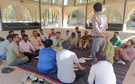 प्रांतीय पटवारी संघ की बैठक में बाजना पटवारी के अकारण हुए निलंबन की कार्यवाही पर रोष, अधिकारियों के दबाव पर की चर्चा