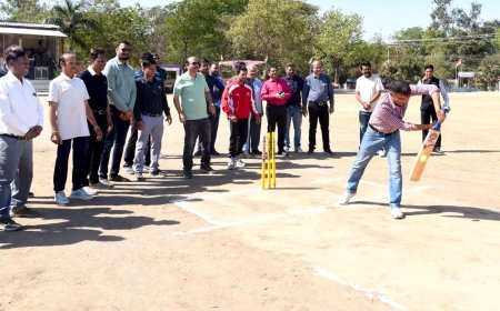 वे.रे.मजदूर संघ की दादा माहुरकर स्मृति क्रिकेट प्रतियोगिता का शुभारंभ : पहले दिन हुए चार मेच : खेल आयोजन स्वस्थ रहने का माध्यम हैं एवं खेल भावना से हर क्षेत्र मे बेहतर परिणाम प्राप्त होते है - अश्वनी कुमार डीआरएम
