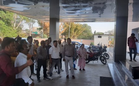 प्रांतीय पटवारी संघ रतलाम शहर तहसील शाखा ने लंबित मांगों के निराकरण के लिए तहसीलदार को सौंपा ज्ञापन :  अतिरिक्‍त हलकों का प्रभार भी  पटवारियों को