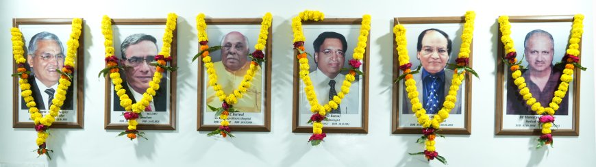 इंडियन मेडिकल एसोसिएशन द्वारा नगर के दिवंगत प्रसिद्ध 18 चिकित्सकों की फोटो गैलरी हुई स्थापित : डॉक्टर निशिकांत शर्मा मेमोरियल हॉल में हुआ अनावरण समारोह: स्वर्गीय चिकित्सकों के परिजन हुए अभिभूत।