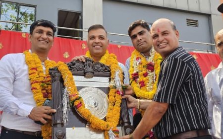 पश्चिम रेलवे मुंबई मुख्यालय हुआ कार्यक्रम : उत्कर्ष प्रदर्शन करने वाले विभागों को किया सम्मानित :   नरेंद्र सिंह सोलंकी एवं अश्विन जायसवाल मित्र मंडल द्वारा अधिकारियों का किया स्वागत