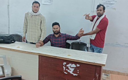 एक और पटवारी आया लोकायुक्त की गिरफ्त में : रतलाम के तहसील कार्यालय में उज्जैन लोकायुक्त ने  रोजड़का गांव का पटवारी यशवर्धन शर्मा को 8000 रुपए की रिश्वत लेते रंगे हाथों किया गिरफ्तार : जमीन बट्ंकन पंचनामा देने के एवज मांग रहा था रिश्वत