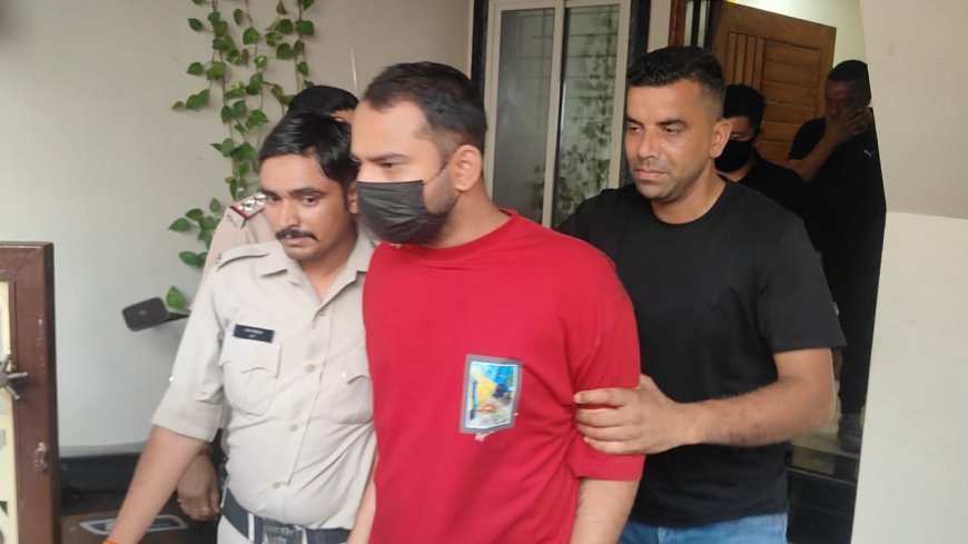 रतलाम : राजा रघुवंशी हत्याकांड में रतलाम पहुंची शिलांग एसआईटी पुलिस : आरोपी प्रॉपर्टी ब्रोकर सिलोम जेम्स के ससुराल मंगलमूर्ति कालोनी से जप्त किया बैग : कीचन में छिपाकर रखा था बैग : एसआईटी के साथ सिलोम जेम्स की पत्नी और साली भी मौजूद थी