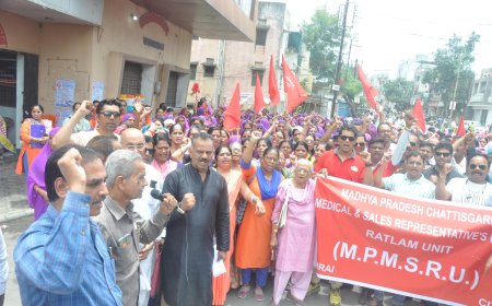 शौक नहीं मजबूरी है ये हड़ताल जरूरी है : 21 सूत्रीय मांगों पर लेकर श्रम संगठनों की संयुक्त समिति दिया धरना : प्रधानमंत्री के नाम ज्ञापन सौंपा