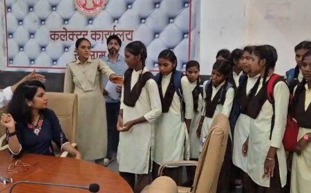 आदिवासी छात्रावास में मिलता है घटिया भोजन : रतलाम कीड़े लगी दाल लेकर जनसुनवाई में पहुंची छात्राएं :  दरवाजे, खिड़की, बिजली सहित तमाम समस्याओं पर नहीं है जिम्मेदारों का ध्यान : जांच काआश्वासन देकर किया रवाना