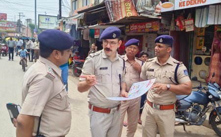 विश्व आदिवासी दिवस के दिन निकलने वाले जुलूस मार्ग का पुलिस अधीक्षक ने किया पैदल निरीक्षण : व्यापारियों एवं आम जन से पूछी समस्याएं, सुझाव भी लिए