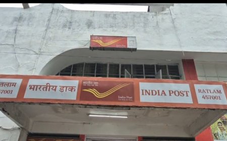 रतलाम: मुख्य डाकघर में बड़ी चोरी, 7 लाख से ज्यादा की नकदी ले उड़ा चोर : नकाबपोश चोर ने एक दर्जन से ज्यादा ताले चटकाए