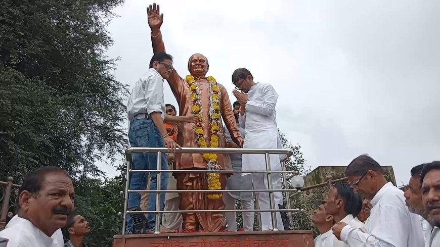 सैलाना : मालवा के गांधी  स्वर्गीय प्रभुदयाल गेहलोत  की आठवीं पुण्यतिथि मनाई : सैकड़ों पार्टी कार्यकर्ताओं ने अपने नेता को दी श्रद्धांजलि