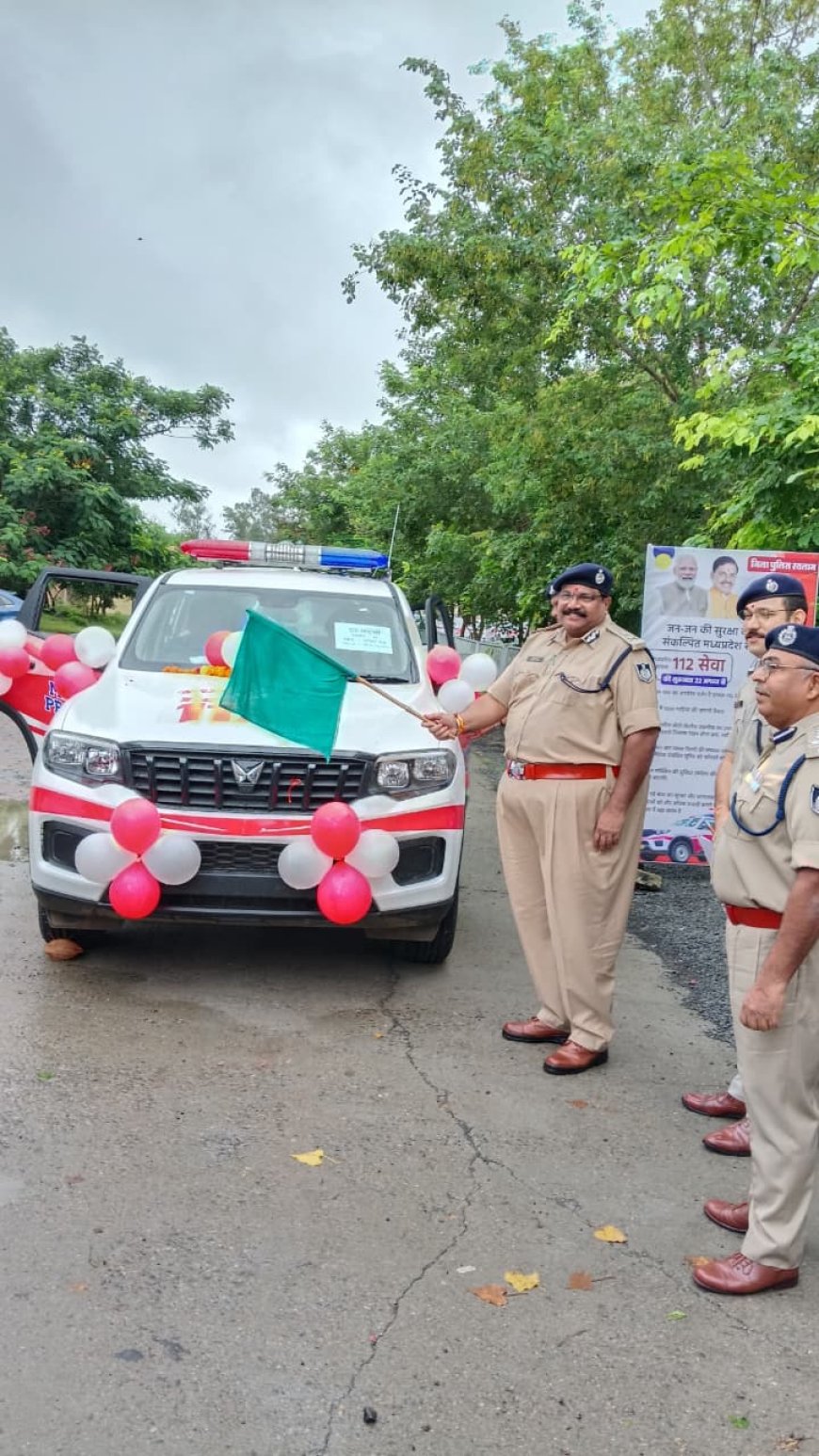 रतलाम जिले को मिली डायल-112 की सौगात : 21 नवीन एफआरवी वाहनों को हरी झंडी दिखाकर किया रवाना
