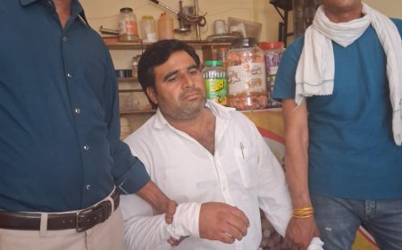 रतलाम: बांगरोद पंचायत सचिव रिश्वत लेते रंगे हाथ गिरफ्तार : एसडीएम रतलाम द्वारा पारित आदेश का पालन करने के एवज में मांगी थी 1,00,000 की रिश्वत