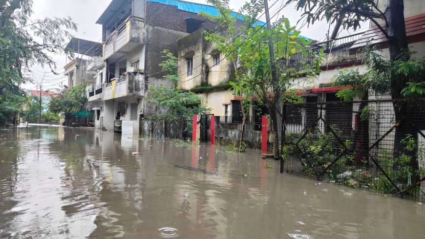 रतलाम शहर में आफत की बारिश, जनजीवन अस्त-व्यस्त : भारी बारिश का दौर जारी