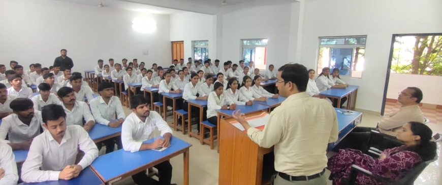 सेवा पखवाड़ा : उद्योग विभाग द्वारा राॅयल काॅलेज में  कौशल विकास विषय पर व्याख्यान का आयोजन