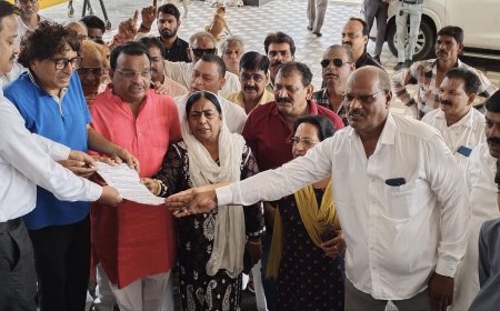 रतलाम : भ्रष्टाचार से नाराज़ रावण ने भी जलने से किया इनकार : कांग्रेस ने महापौर-नगर विधायक पर साधा निशाना, भ्रष्टाचार के आरोप लगाए