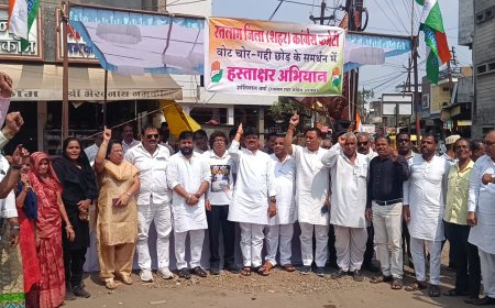 वोट चोरी रोकना देशप्रेम, वोट चोरी करना देशद्रोह — राजा चौकसे : वोट चोरों से लड़ना लोकतंत्र बचाने का मिशन — शांतिलाल वर्मा : पहले लड़े थे अंग्रेजी गौरों से, अब लड़ेंगे वोट चोरों से — पारस सकलेचा