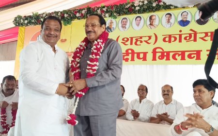 रतलाम में शहर कांग्रेस का भव्य दीप मिलन समारोह : सैकड़ों गणमान्य नागरिकों का हुआ सम्मान : नेताओं ने संगठन मजबूत करने का लिया संकल्प