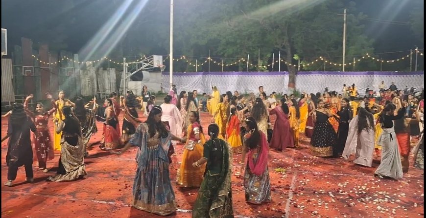 वेरे मजदूर संघ महिला समिति द्वारा भव्य  गरबा रास कार्यक्रम आयोजित किया  एवं महिलाओं को पुरस्कृत किया गया