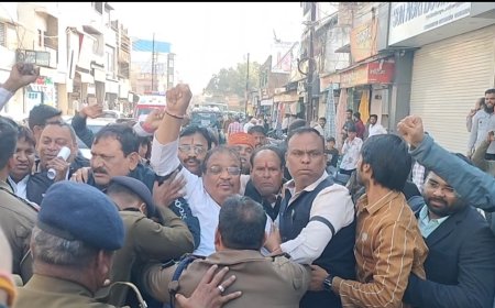 मुख्यमंत्री मोहन यादव के रतलाम आगमन पर ज्ञापन देने जा रहे कांग्रेसियों की गिरफ्तारी :  पुलिस–कांग्रेस में हुई तीखी झड़प
