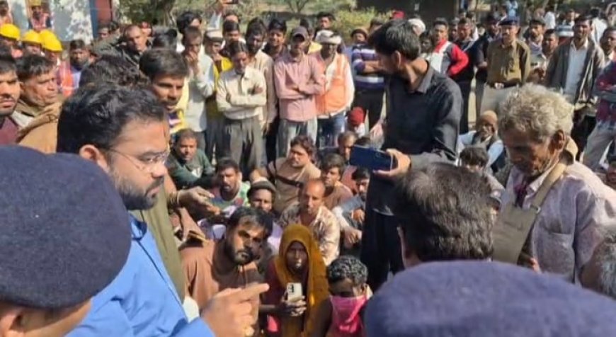 मेगा इंडस्ट्रियल पार्क की जमीन से अतिक्रमण हटाने उतरा प्रशासन : जेसीबी कार्रवाई के विरोध में शिवगढ़ रोड जाम