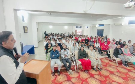 रॉयल कॉलेज में 'कानूनी जागरूकता एवं साइबर अपराध' पर कार्यशाला आयोजित : 'डीपफेक' और 'हनीट्रैप' जैसे साइबर खतरों के प्रति सजग रहे विद्यार्थी