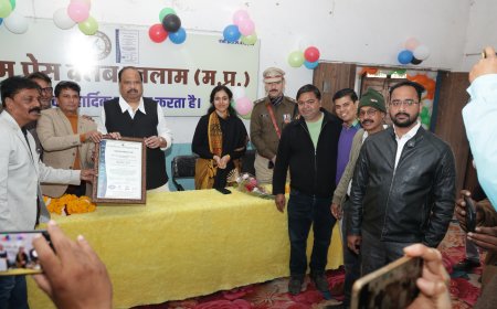 रतलाम प्रेस क्लब ने बनाया कीर्तिमान : म.प्र. छत्तिसगढ़ में बना पहला आईएसओ प्रमाणित प्रेस क्लब : मंत्री चैतन्य काश्यप ने सौंपा प्रमाण पत्र : कलेक्टर मीशासिंह एवं एसपी अमितकुमार भी रहे उपस्थित