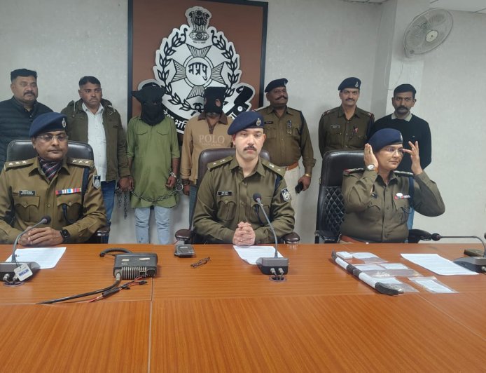 नामली में दिनदहाड़े चोरी : पुलिस ने 10 घंटे में किया खुलासा : सीसीटीवी से 300 किमी तक पीछा कर मेरठ के दो अंतरराज्यीय शातिर को किया गिरफ्तार